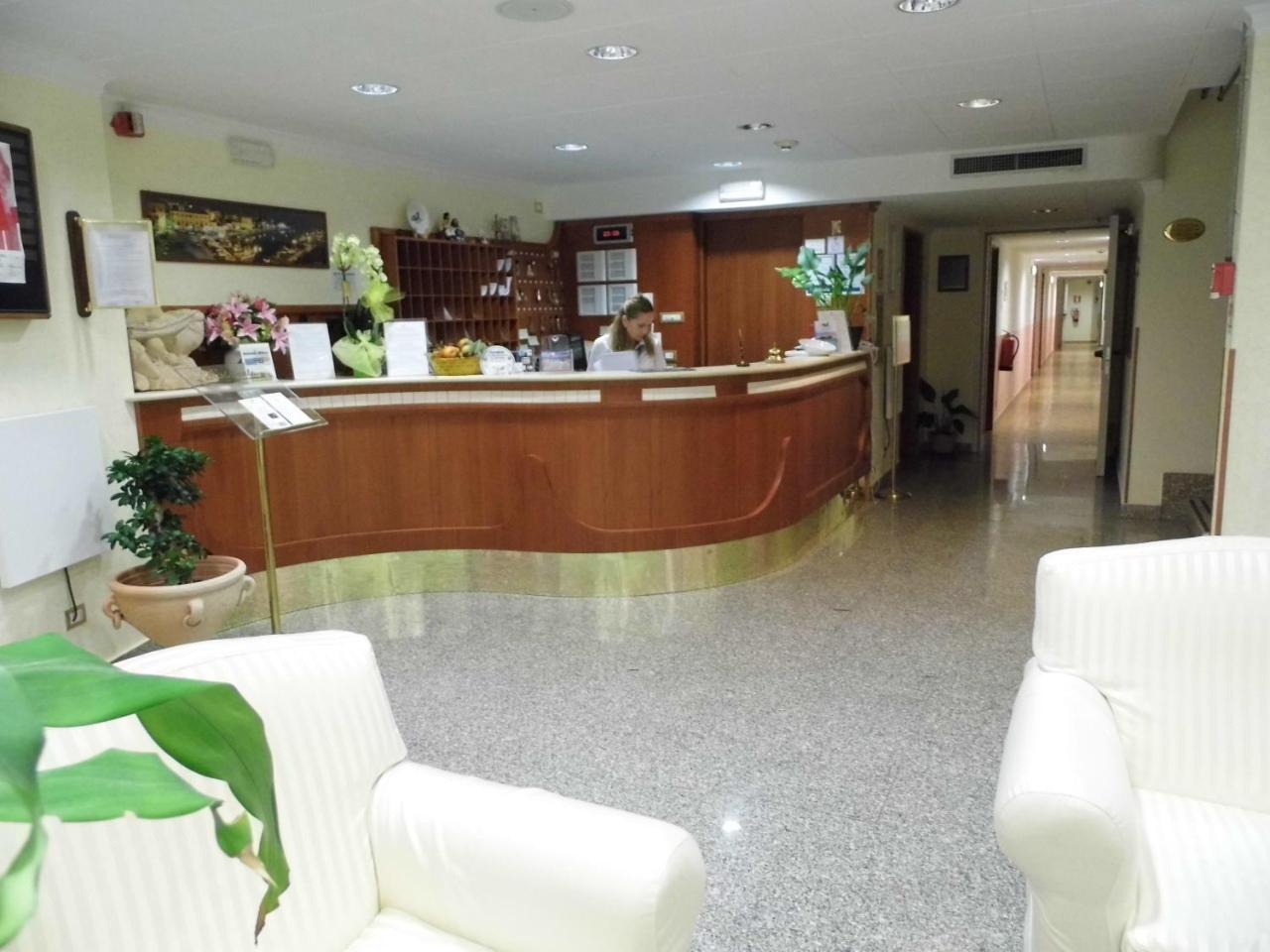 เลอ เนเรดี โฮเต็ล เรสซิเดนซ์ Hotel ลามัดดาเลนา ภายนอก รูปภาพ